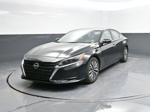 Used 2023 Nissan Altima 2.5 SV image 4