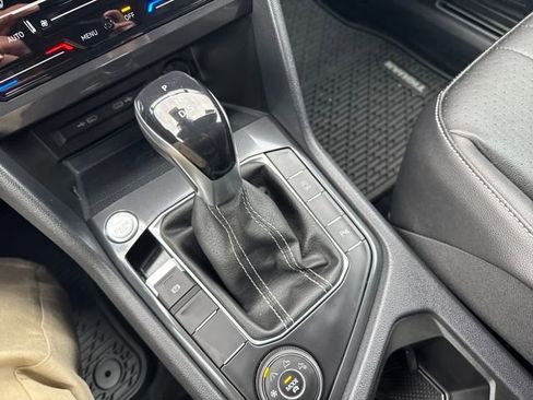 Used 2022 Volkswagen Tiguan SE R-Line image 27