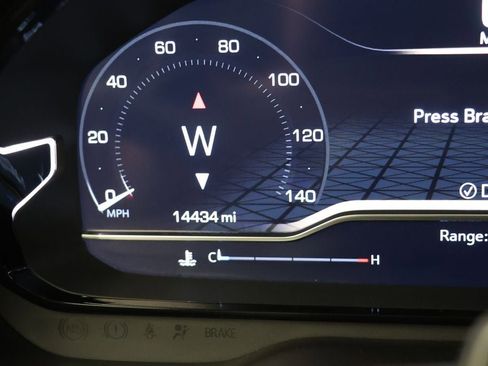 Used 2024 GMC Yukon XL Denali image 22