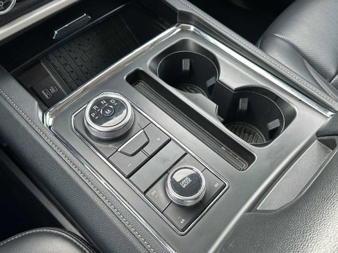 Used 2024 Ford Expedition XLT AWD/4WD image 39