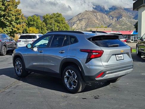 Used 2025 Chevrolet Trax LT image 5