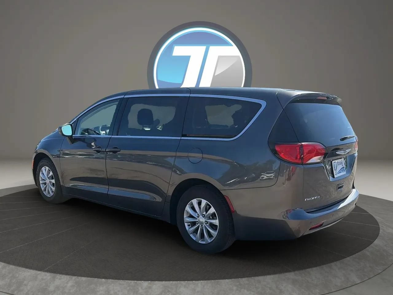 Used 2018 Chrysler Pacifica LX w/ Tire & Wheel Group FWD image 12