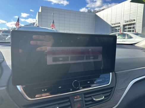 Used 2023 Nissan Altima 2.5 SV w/ SV Premium Package image 24