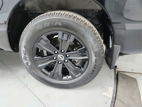 Used 2023 Nissan Titan SV w/ SV Convenience Package image 40