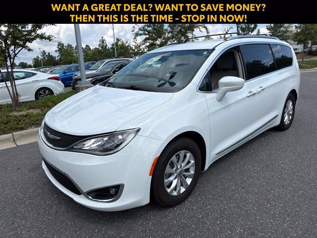 Used 2018 Chrysler Pacifica Touring-L FWD image 3