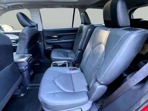 Certified 2024 Toyota Grand Highlander AWD image 20