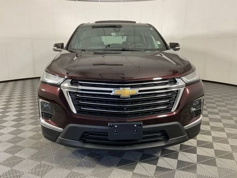 Used 2023 Chevrolet Traverse LT w/ LT Premium Package AWD/4WD image 2
