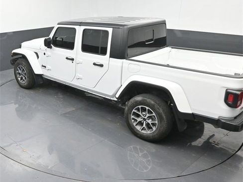 Used 2024 Jeep Gladiator Sport image 31