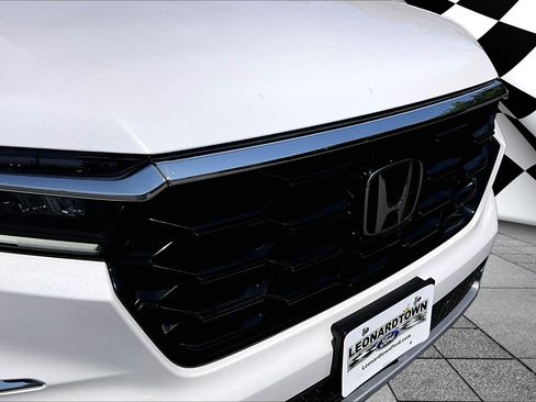 Used 2024 Honda Pilot Touring image 29