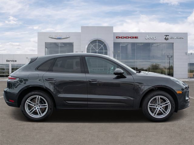 Used 2023 Porsche Macan AWD/4WD image 3