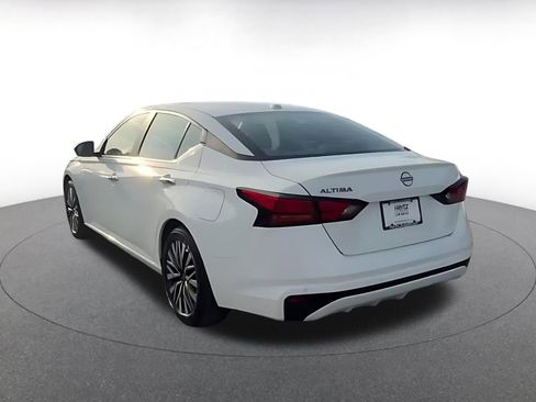 Used 2025 Nissan Altima 2.5 SV image 11