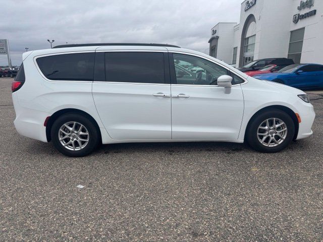 Used 2022 Chrysler Pacifica Touring-L FWD image 4