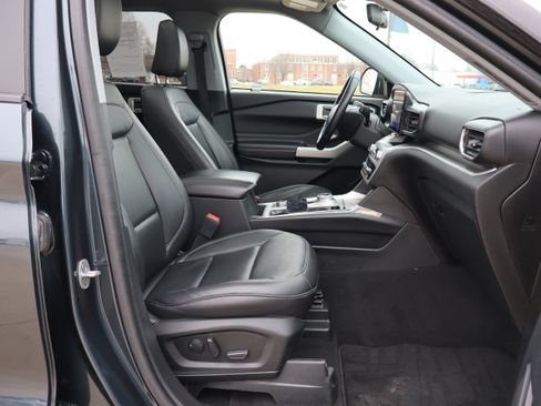 Used 2022 Ford Explorer XLT w/ Equipment Group 202A image 14