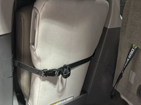 Used 2017 Toyota Sienna XLE w/ XLE Navigation Package image 14