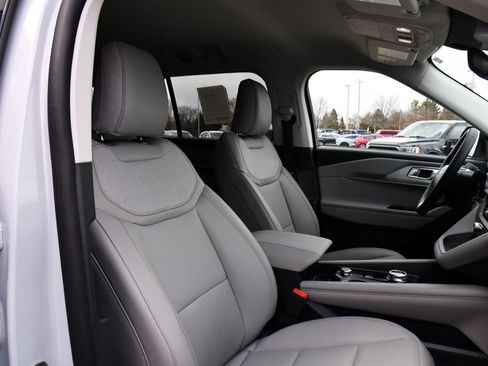 Used 2026 Ford Explorer Active w/ Active Comfort Package image 16