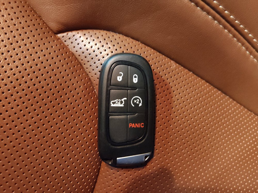 Used 2019 Jeep Cherokee Overland w/ Technology Group AWD/4WD image 32