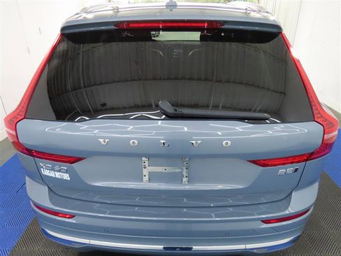 Used 2023 Volvo XC60 B5 Plus AWD/4WD image 5