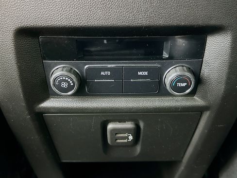 Used 2019 Chevrolet Traverse LT AWD/4WD image 26