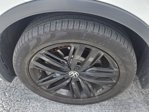 Used 2022 Volkswagen Tiguan SE R-Line image 5