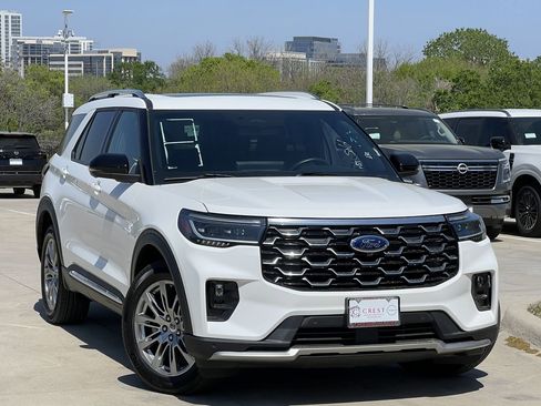 Used 2025 Ford Explorer Platinum image 2