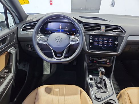 Used 2024 Volkswagen Tiguan SE w/ Panoramic Sunroof Package AWD/4WD image 24