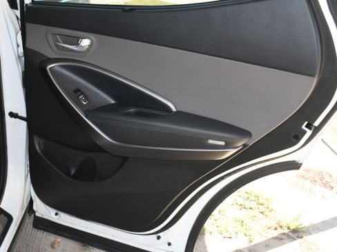 Used 2017 Hyundai Santa Fe Sport image 19