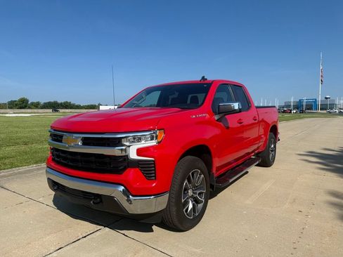 Used 2023 Chevrolet Silverado 1500 LT AWD/4WD image 12