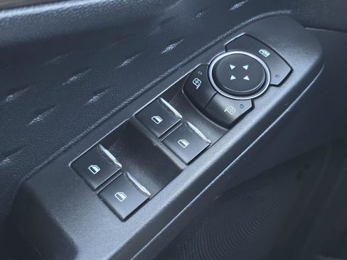 Used 2020 Ford Escape Titanium image 9