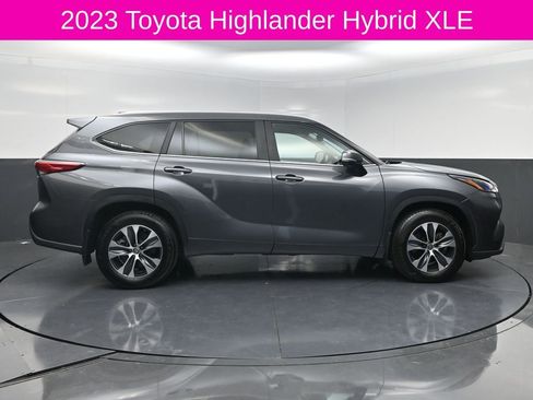 Used 2023 Toyota Highlander XLE FWD image 4