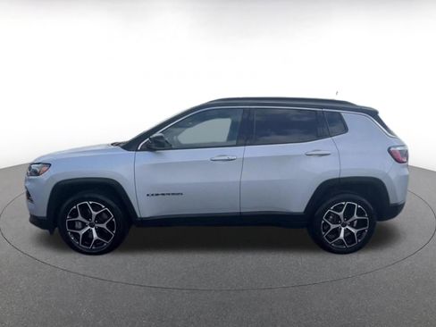 Used 2025 Jeep Compass Limited AWD/4WD image 9