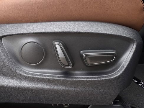 Used 2025 Toyota Crown Signia w/ Advanced Technology Package image 29