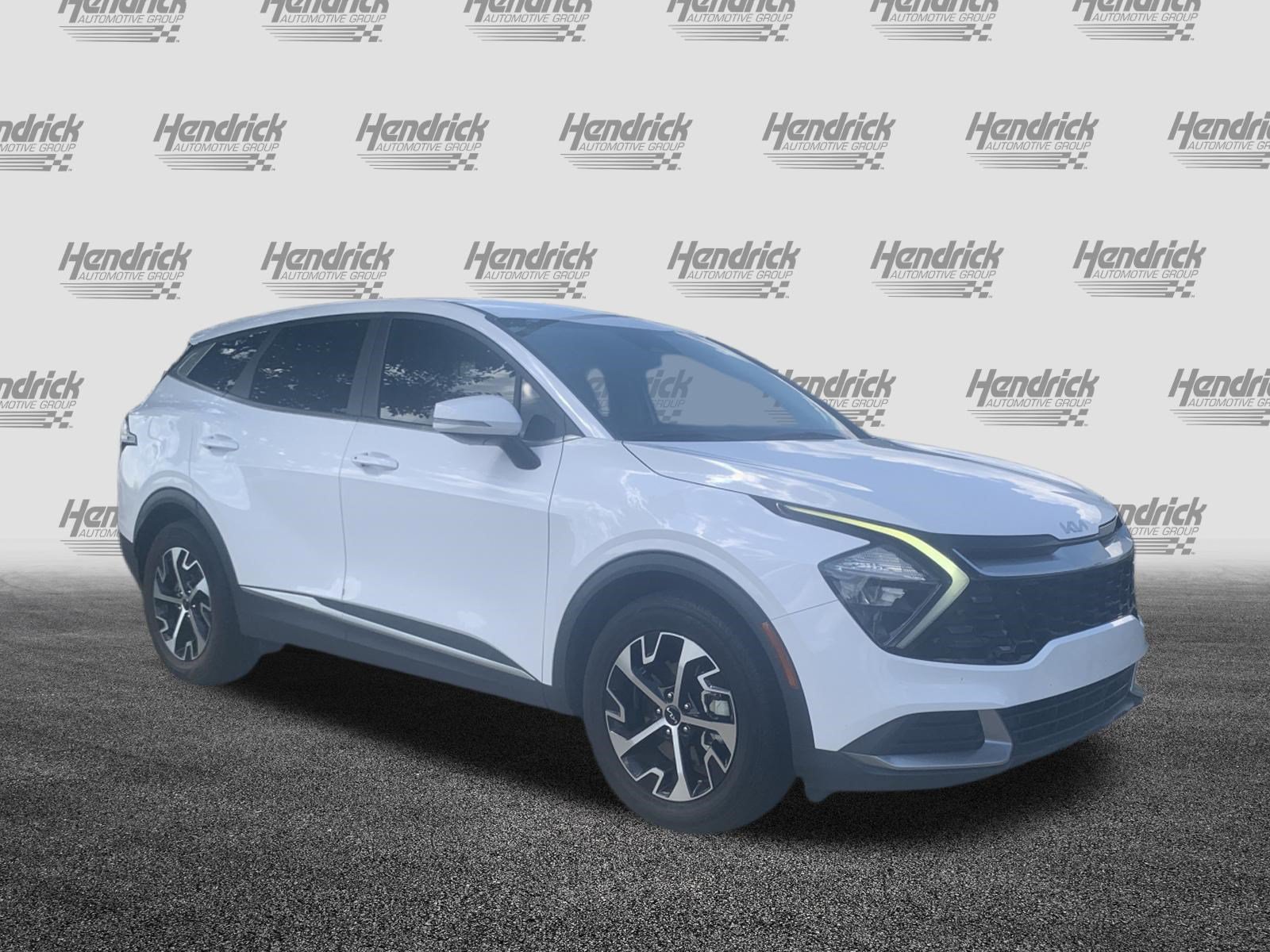 Used 2023 Kia Sportage EX FWD image 2