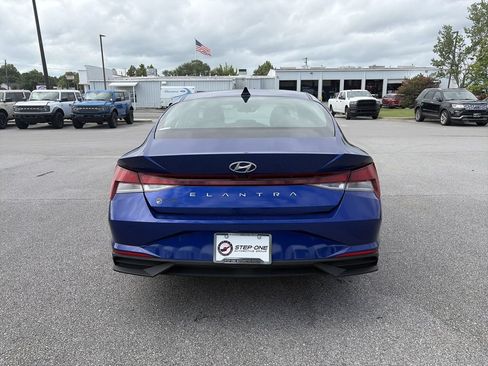 Used 2023 Hyundai Elantra SEL FWD image 6