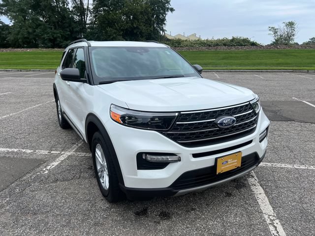 Used 2023 Ford Explorer XLT w/ Equipment Group 202A AWD/4WD image 2