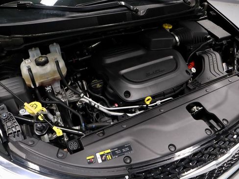 Used 2025 Chrysler Pacifica Select FWD image 15