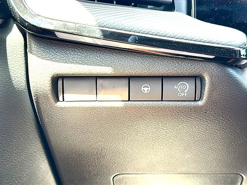 Certified 2025 Nissan Kicks SR FWD image 31