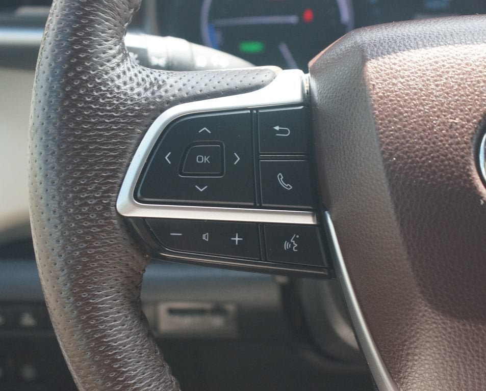 Used 2022 Toyota Sienna Platinum FWD image 12