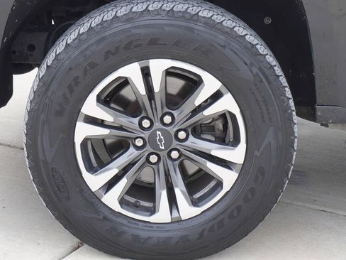 Used 2021 Chevrolet Colorado Z71 AWD/4WD image 4