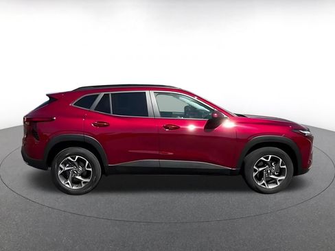 Used 2025 Chevrolet Trax LT FWD image 15