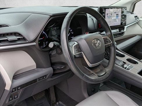 Certified 2021 Toyota Sienna XLE image 10