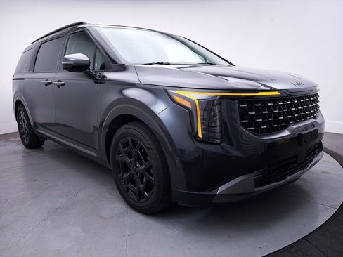 Used 2025 Kia Carnival SX image 11