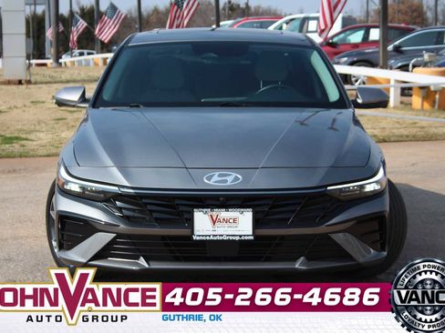 Used 2024 Hyundai Elantra Limited image 2