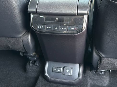 Used 2024 Toyota Highlander Limited AWD/4WD image 17