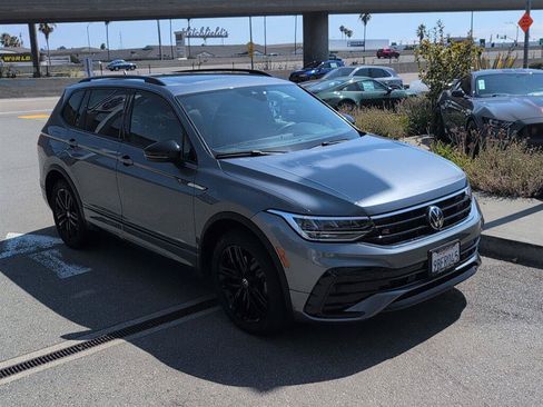 Used 2022 Volkswagen Tiguan SE R-Line FWD image 4
