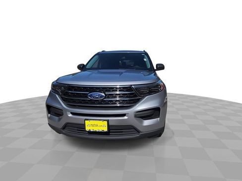 Used 2020 Ford Explorer XLT RWD image 3