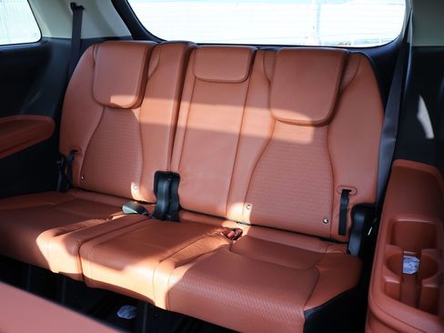 Used 2025 Kia Carnival SX Prestige FWD image 12