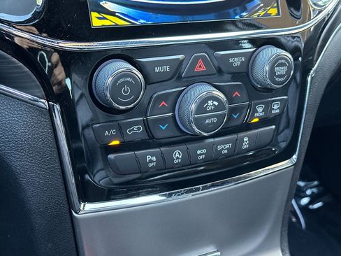 Used 2021 Jeep Grand Cherokee Limited image 19