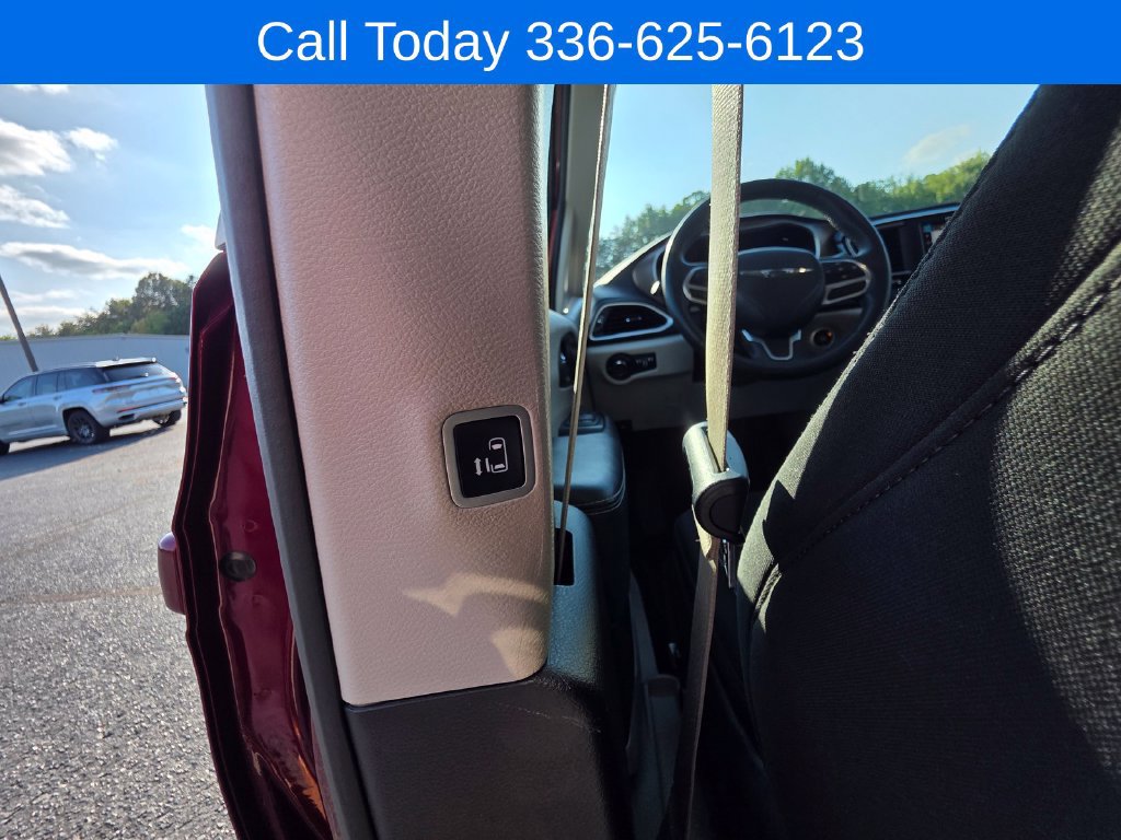 Used 2023 Chrysler Voyager LX FWD image 28