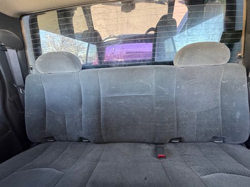 Used 2005 Chevrolet Silverado 2500 LS w/ Skid Plate Package AWD/4WD image 16