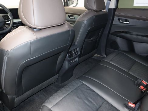 Certified 2025 Nissan Murano Platinum w/ Cargo Package image 23